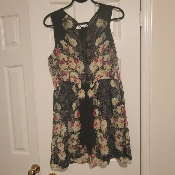 $10 Clean Out Sale - Picture 3 of 4